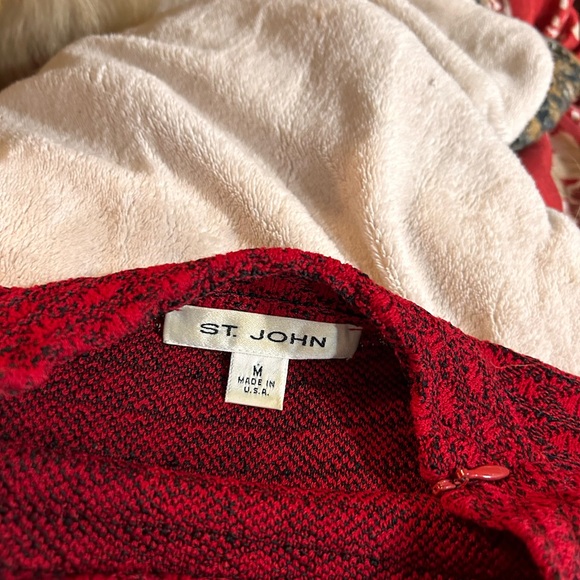 Gorgeous St John Shell in ruby red. - Picture 5 of 5